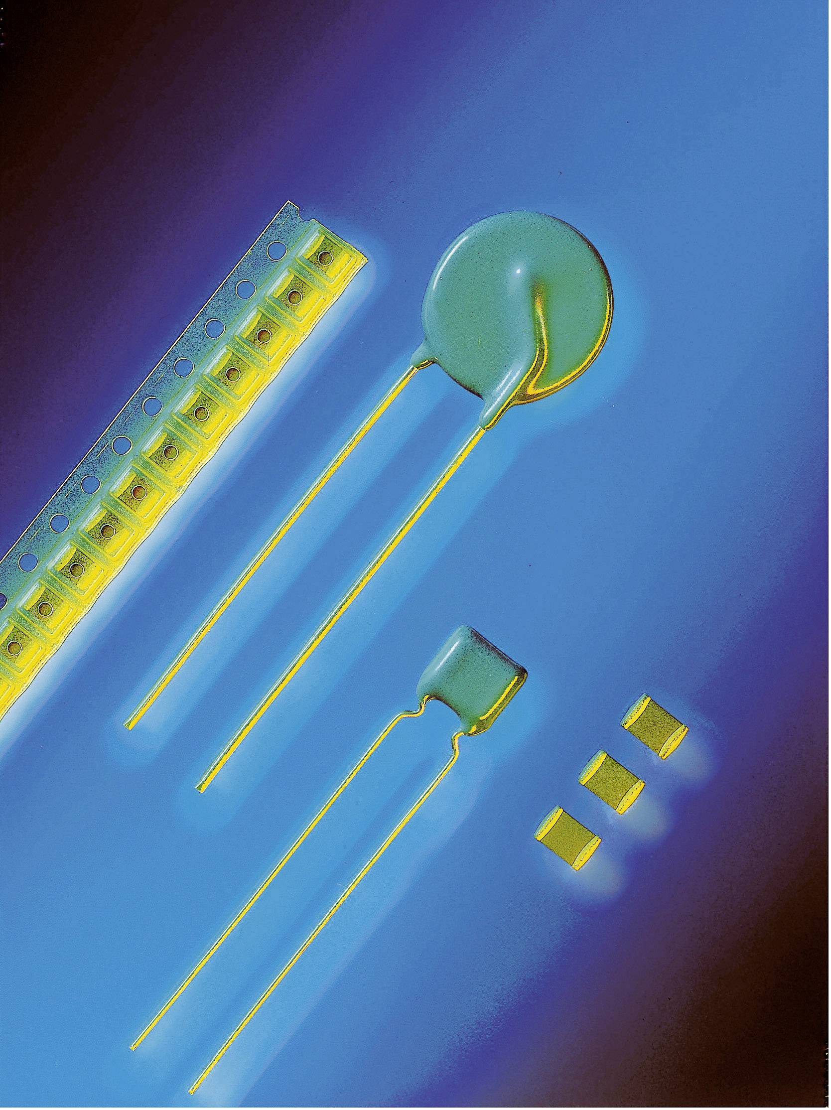 Verschiedene elektronische Bauelemente, darunter ein Widerstand, ein Transistor und mehrere kleine SMD-Komponenten auf blauem Hintergrund.