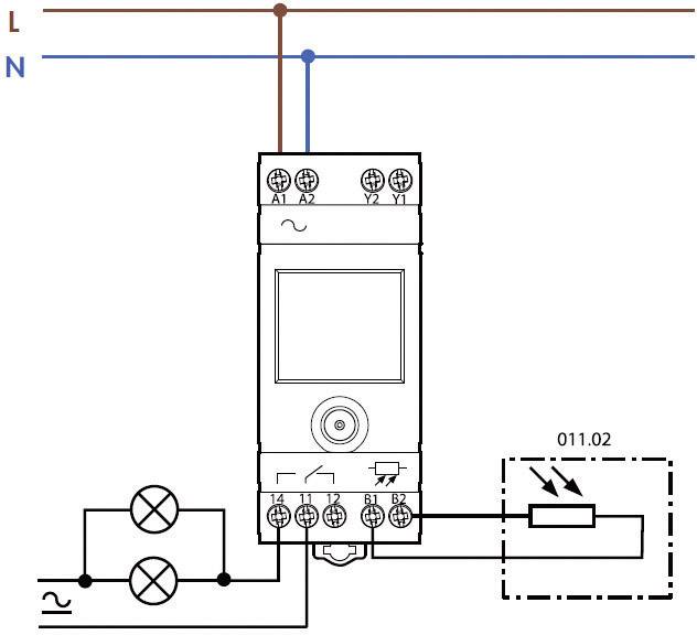 Schaltschema eines elektrischen Geräts: Verbindet zwei Lampen in Reihe mit einem Schalter. Zeigt Anschlussklemmen und Leitungsführung.