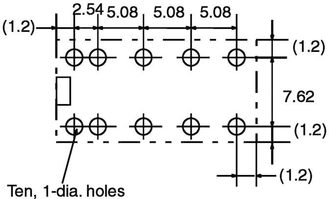 Diagramm einer Anordnung mit zehn kreisförmigen Löchern, gleichmäßig verteilt. Maße und Abstände sind in Millimetern angegeben.