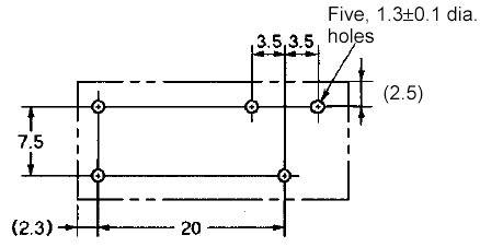 Technische Zeichnung eines rechteckigen Teils mit fünf Löchern. Maße: 20 x 7,5 Einheiten. Lochdurchmesser: 1,3 ± 0,1, Abstände: 3,5.