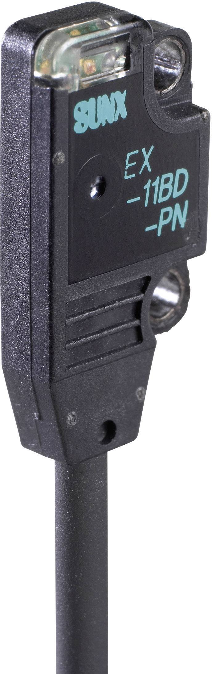 Ein schwarzer Sensor mit der Aufschrift 'SUNX EX-11BD-PN', rechteckig mit Kabelanschluss, verwendet für optische Erkennung.