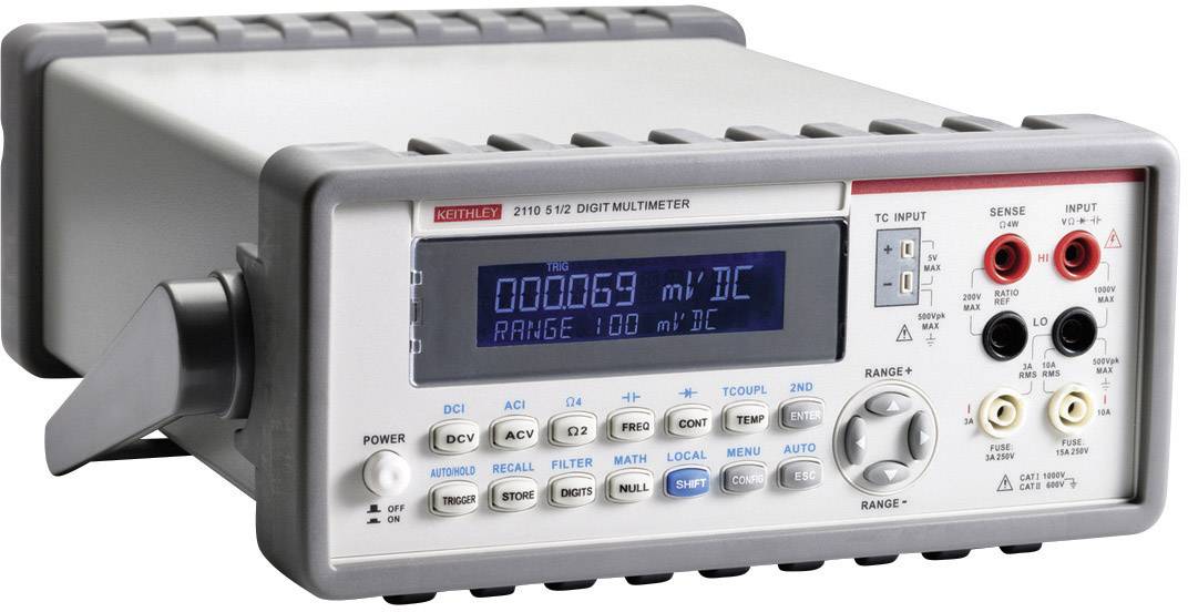 Elektronisches Multimeter mit Displayanzeige '000069 mV DC'. Vorderseite mit verschiedenen Eingangs- und Tasteingaben.