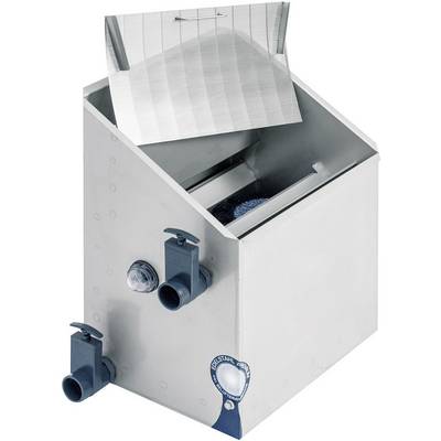 Metallischer Filter- und Schlammabscheider mit zwei Ventilen, geöffnetem Deckel und sichtbarem Sieb im Inneren.