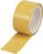 Eine Rolle gelbes Klebeband, das teilweise abgerollt ist und die Klebeseite zeigt.