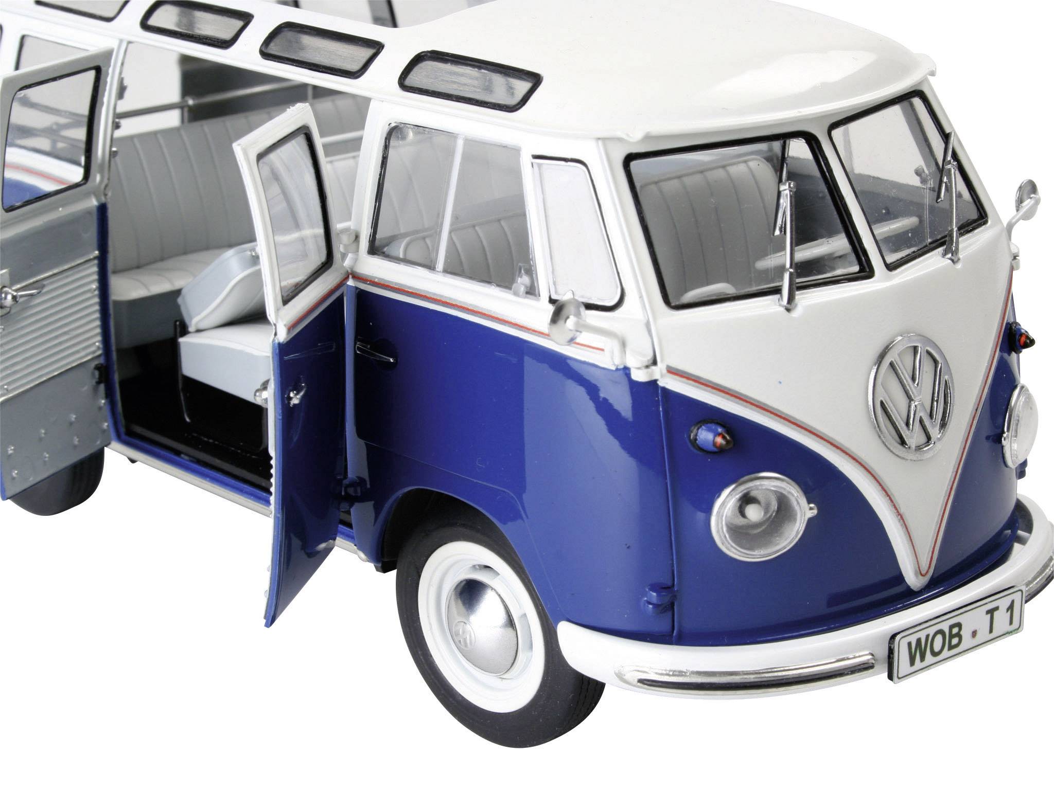 Ein blauer Oldtimer VW-Bus mit geöffneten Türen, zeigt den Innenraum mit grauen Sitzen. Originelles Design aus der Mitte des 20. Jahrhunderts.