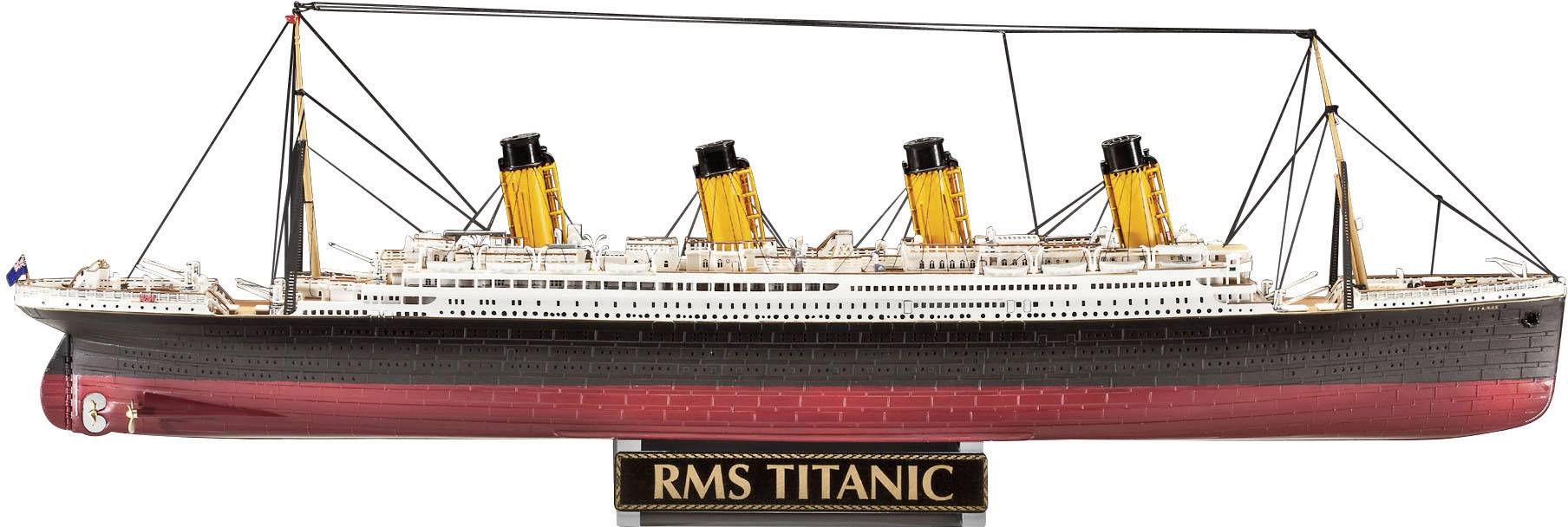 Modell der RMS Titanic mit rotem Rumpf und drei gelben Schornsteinen, auf einem Sockel mit der Aufschrift 'RMS Titanic' präsentiert.