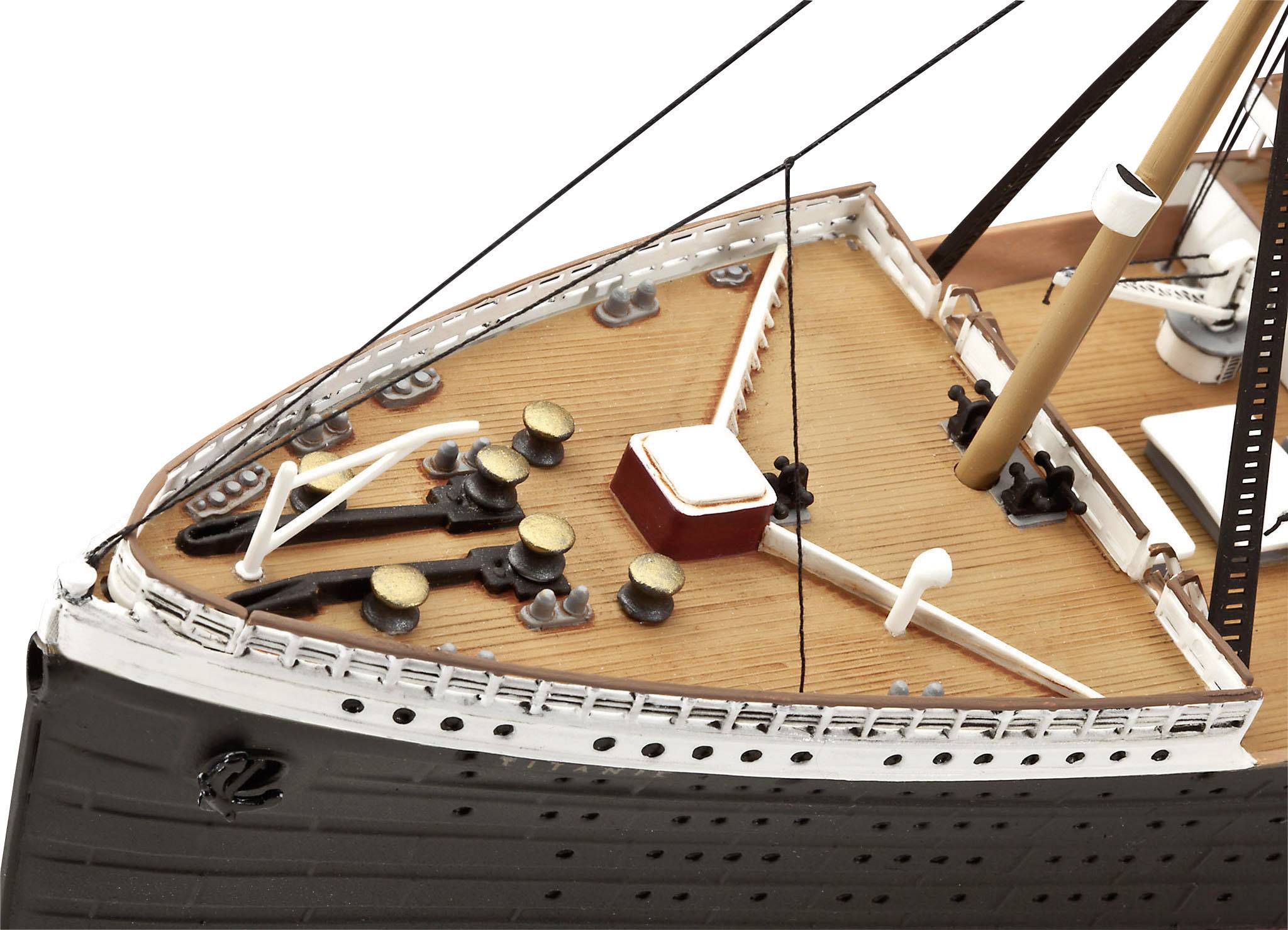 Bug des Modellschiffs mit detailgetreuer Nachbildung der Decksstrukturen und Takelage.