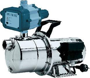 Elektrische Wasserpumpe aus Edelstahl mit blauem Druckregler oben montiert, geeignet für Hauswasserversorgung oder Gartenbewässerung.