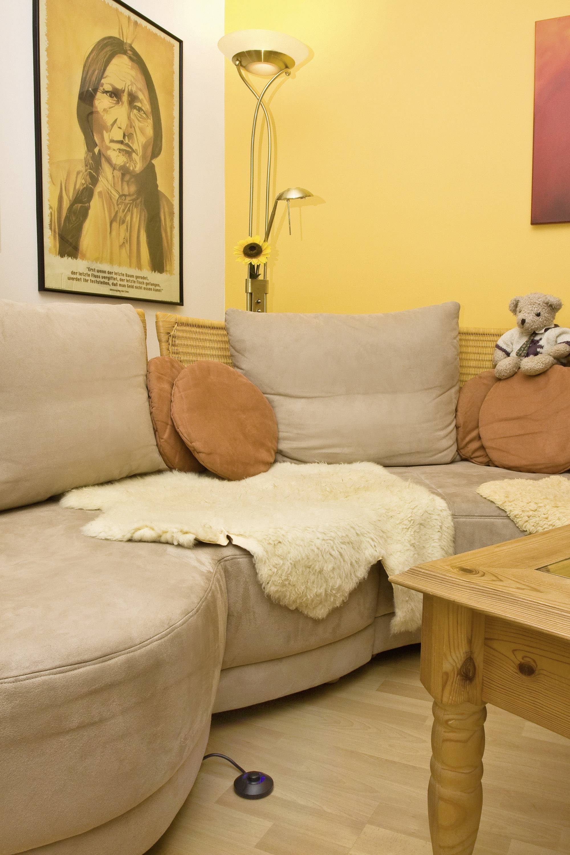 621401 Schaltbare Zwischensteckdose mit abgesetztem Schalter 1polig Weiß-1