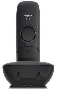 Ein schnurloses Telefon mit der Aufschrift 'Gigaset A415' steht auf seiner Ladestation.