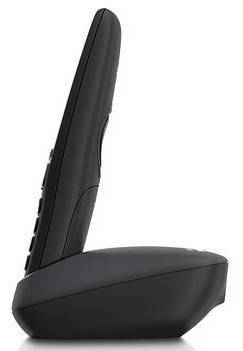 Ein schwarzer, ergonomischer Computermaus in vertikaler Ausrichtung, entwickelt, um Handgelenkbelastung zu reduzieren.