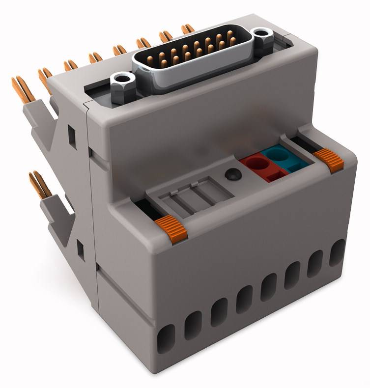 Ein grauer elektrischer Stecker mit mehreren Kupferstiften und farblich markierten Anschlüssen, geeignet für industrielle Anwendungen.