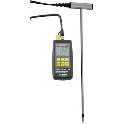 Ein digitales Messgerät mit Display zeigt 8,2. Es ist mit einem langen Sensorstab verbunden. Markiert mit 'GMH 3830'.
