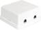 Ein weißes, quadratisches Kunststoffgehäuse mit abgerundeten Kanten und zwei Öffnungen an einer Seite.