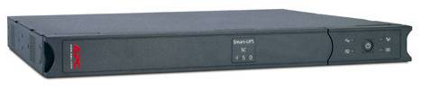 Ein flaches, schwarzes Rackmount-Gerät der Marke APC, Modell 'Smart-UPS SC 450'. Es dient der unterbrechungsfreien Stromversorgung.