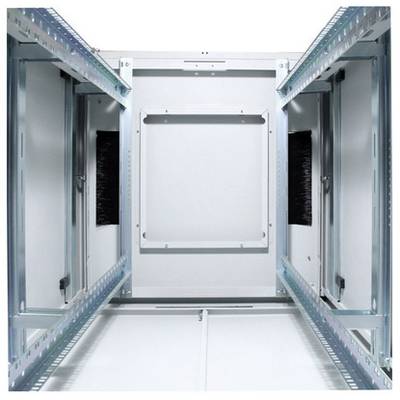 Innenansicht eines leeren Netzwerk-Racks mit Schienen an den Seiten zur Geräteinstallation.