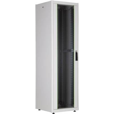 Ein leeres, hohes Servergehäuse aus Metall mit Glastür, geeignet zur Installation von Servern und Netzwerktechnik in einem Rechenzentrum.