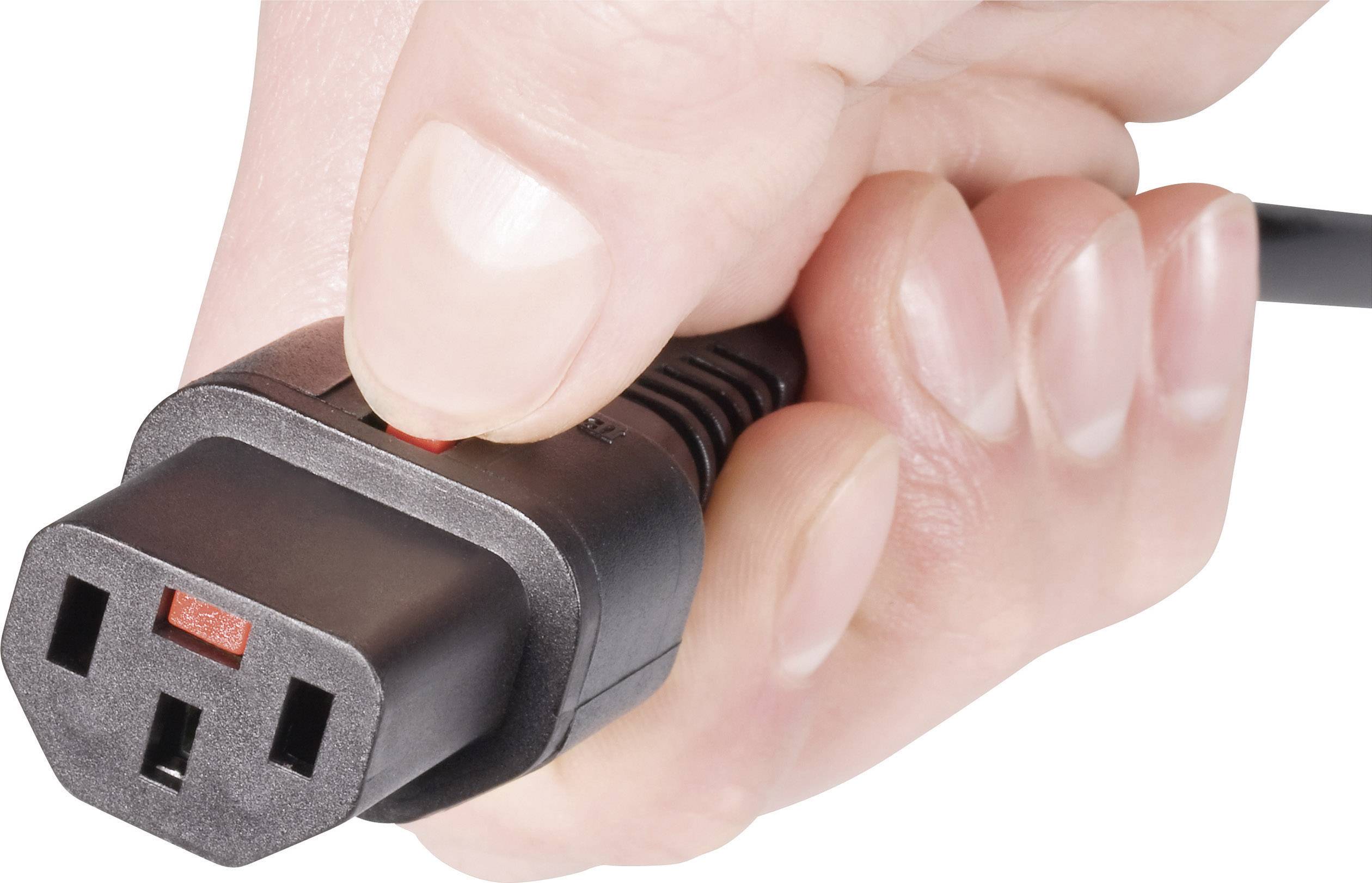 Eine Hand hält einen schwarzen Stecker, der bereit ist, in eine passende Buchse gesteckt zu werden.