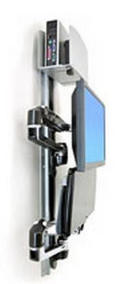 Computer mit Tastatur- und Monitorhalterung an einer verstellbaren Wandhalterung, geeignet für flexible Arbeitsumgebungen.