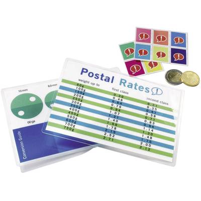 'Postal Rates' Tabelle zeigt Preise für verschiedene Gewichtsklassen in erster und zweiter Klasse. Enthält Münzen und bunte Briefmarken.