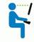 Piktogramm: Eine blaue Figur sitzt ergonomisch korrekt vor einem Bildschirm, mit korrektem Blickwinkel und Handposition auf Tastatur.