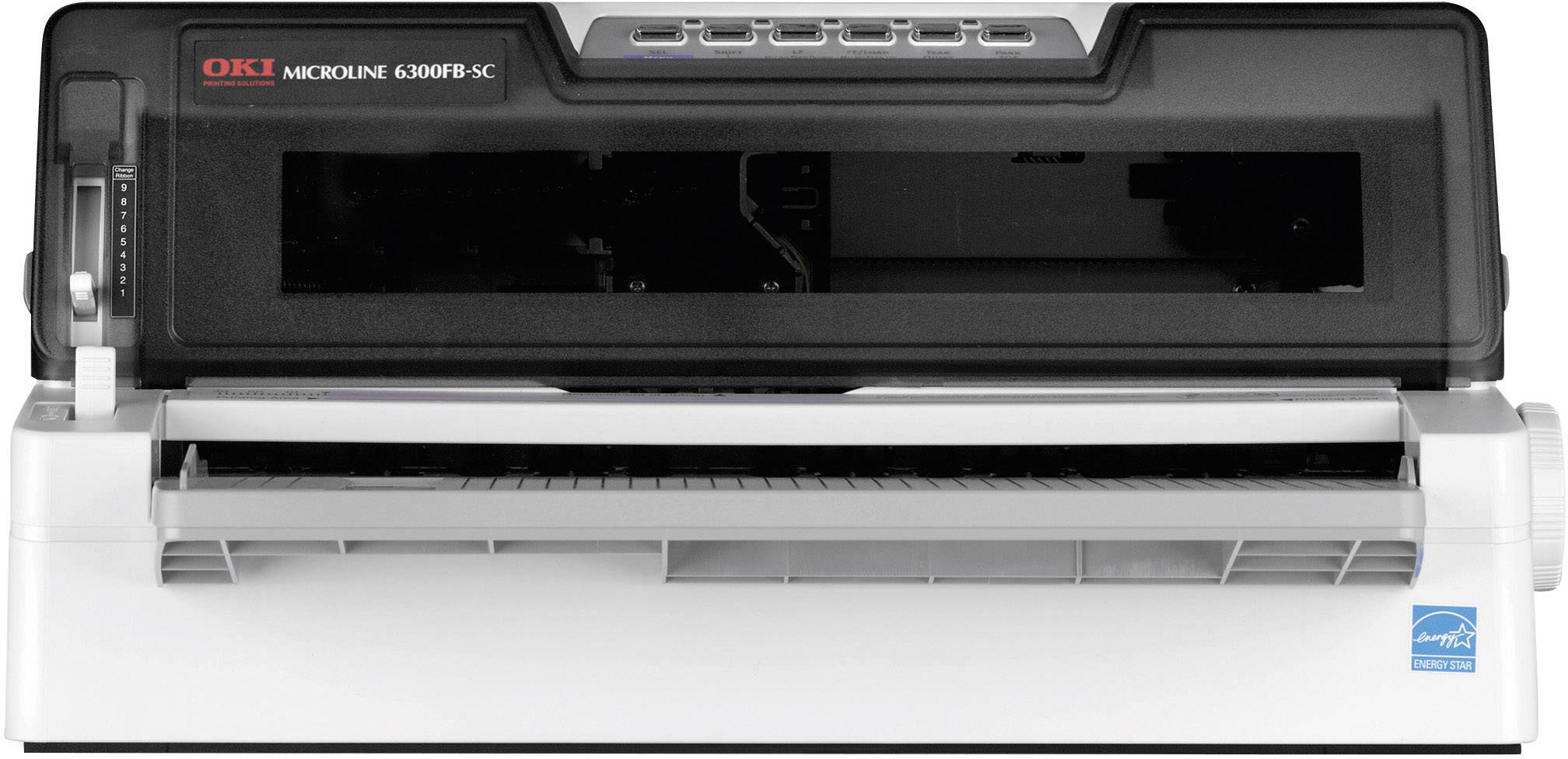 Ein Nadeldrucker mit schwarzem Gehäuse und weißer Basis, Modellbeschriftung OKI MICROLINE 6300FB-SC, steht zur Ansicht bereit.