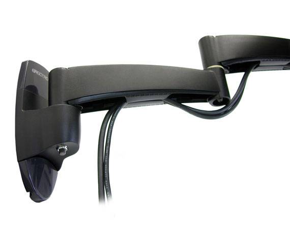 Monitorhalterung mit zwei Gelenkarmen aus schwarzem Metall zur flexiblen Anpassung von Bildschirmen in verschiedene Positionen.