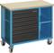 Rollbarer blauer Werkstattwagen mit sechs schwarzen Schubladen und zwei offenen Fächern, Holzarbeitsplatte oben, auf vier Rädern.