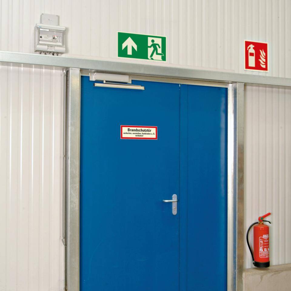 Feuerwehrschild Brandschutztür verkeilen, verstellen..., Folie, 210x74mm, DIN 4066-1