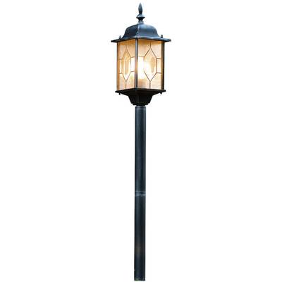 Eine schwarze Laterne mit Glas und leuchtendem Innenlicht, montiert auf einem langen Stab, geeignet für Garten- oder Außenbereiche.