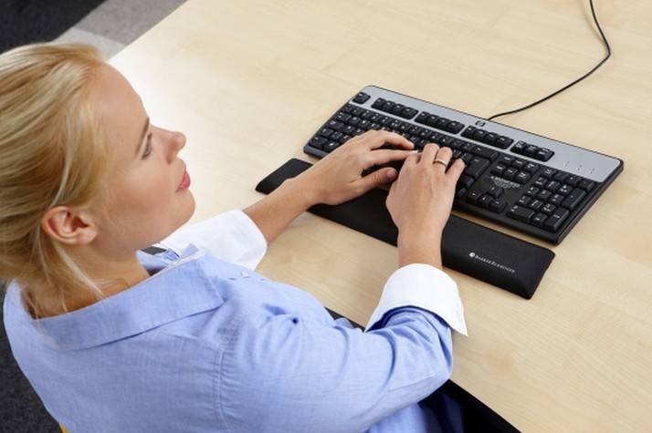 Bakker Elkhuizen Trapezium Wrist Rest Standard-1