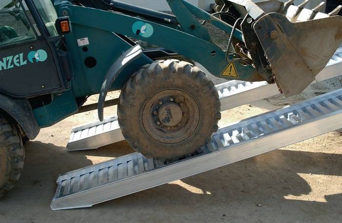Verladeschiene Alu.L.1620mm m.Rand Trgf.2630 kg/Paar Fahrr.-B.245mm ALTEC-0