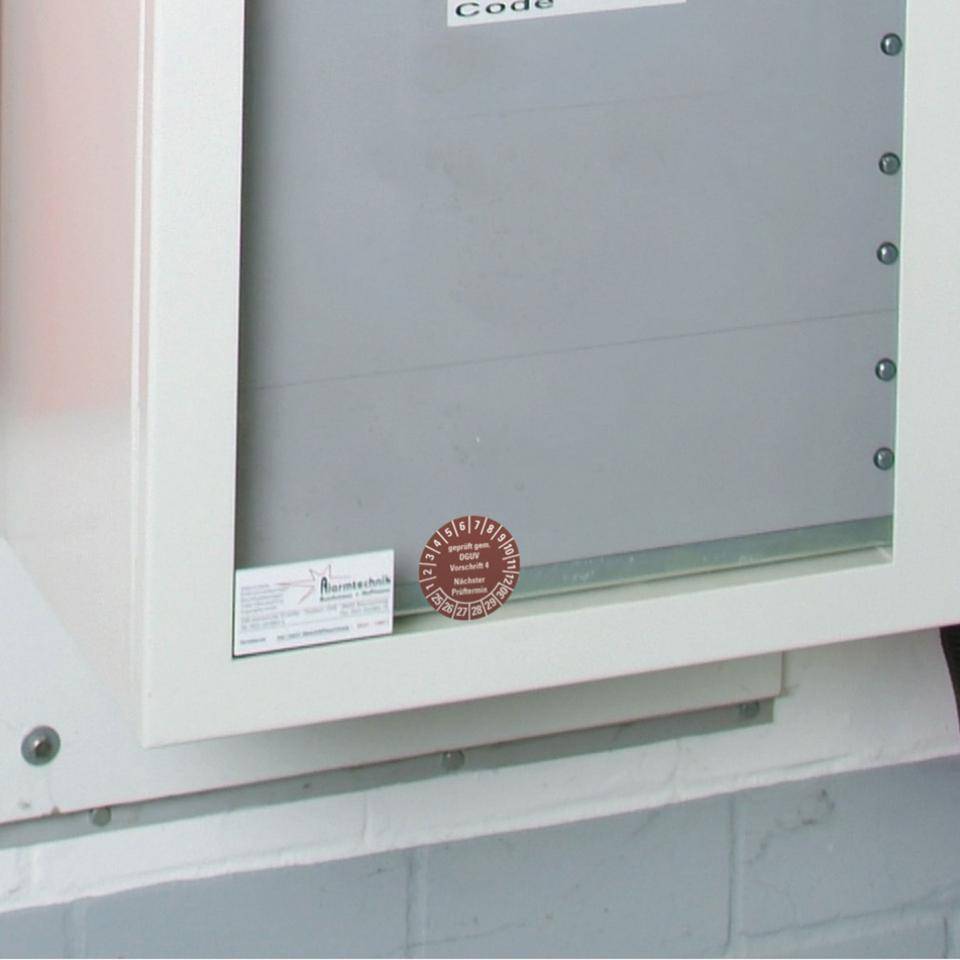 Prüfplakette Geprüft gemäß DGUV Vorschrift 4,25-30,braun,Dokumentenfolie,Ø30mm,18/BOG-3