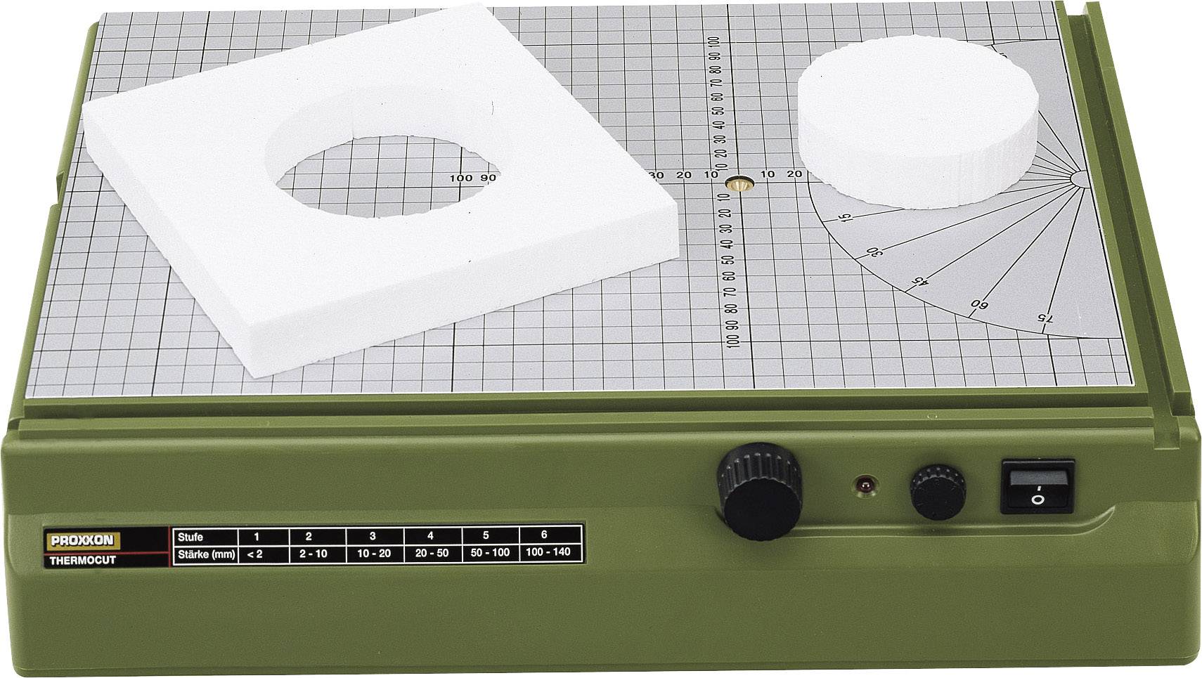 Proxxon Thermocut Schneidemaschine mit Schneidbrett und Skala zur präzisen Bearbeitung von Styroporplatten und -formen.
