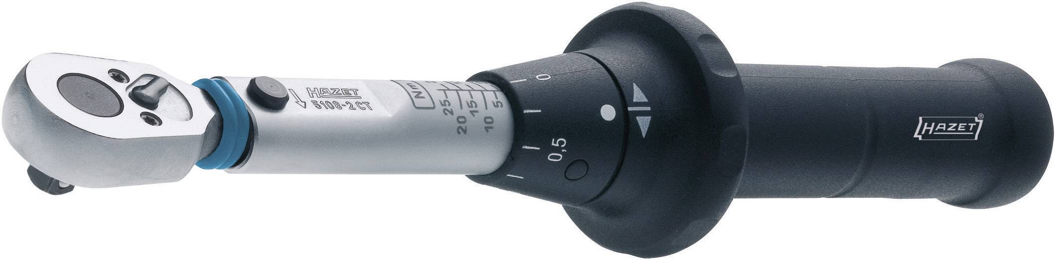 Ein Drehmomentschlüssel mit Skala und ergonomischem Griff. Verwendet zur präzisen Anwendung von Drehmoment auf Schrauben und Muttern.