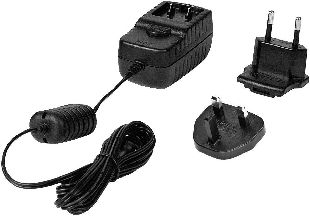 Abgebildet ist ein schwarzes Netzteil mit abnehmbarem Kabel und drei auswechselbaren Steckdosenadaptern für verschiedene Länder.