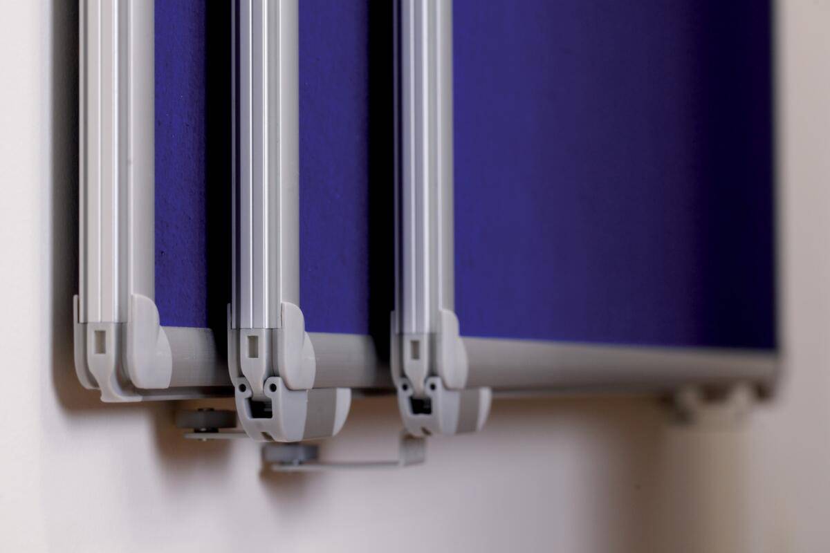 Wandschiene f. Tafeln,HxB 8x3000mm,3 Kanäle,Alu,silber-4