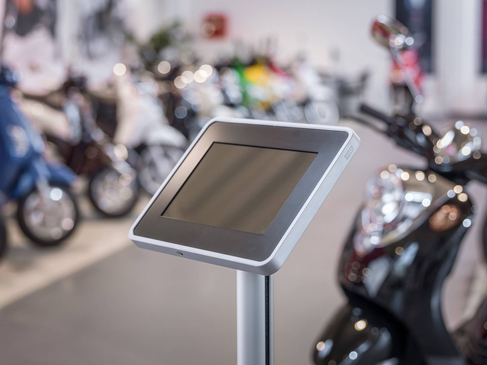 NOVUS POS DeskStand, Tischstandfuß für NOVUS TabletSafe silber-1