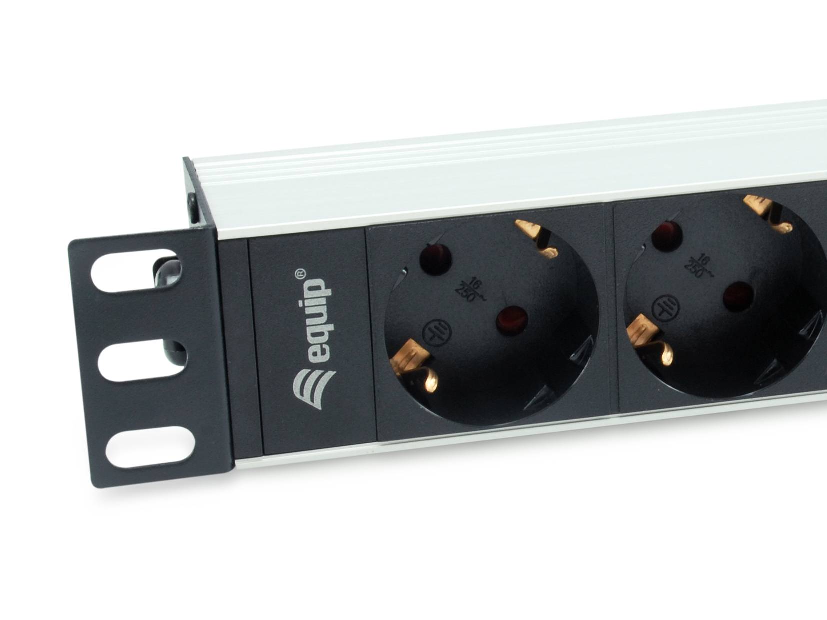 equip Pro - Stromverteilungseinheit (Rack - einbaufähig) - Wechselstrom 220-240 V - 3500 Watt - Eingabe, Eingang power C-3