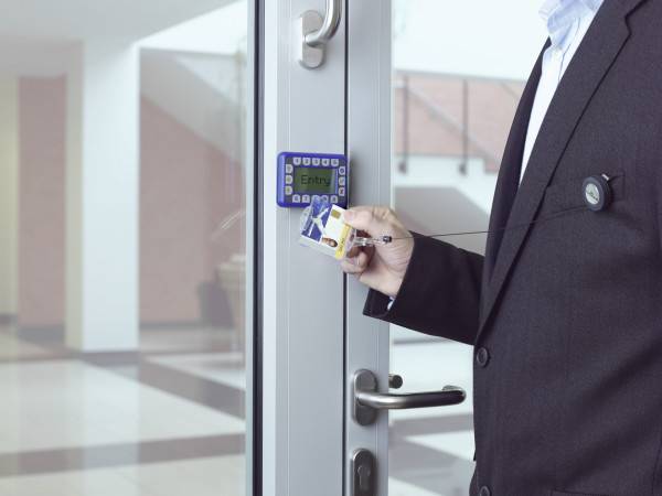 DURABLE - Namensschildhalterung - für 54 x 85 mm - durchsichtig (Packung mit 10)-2