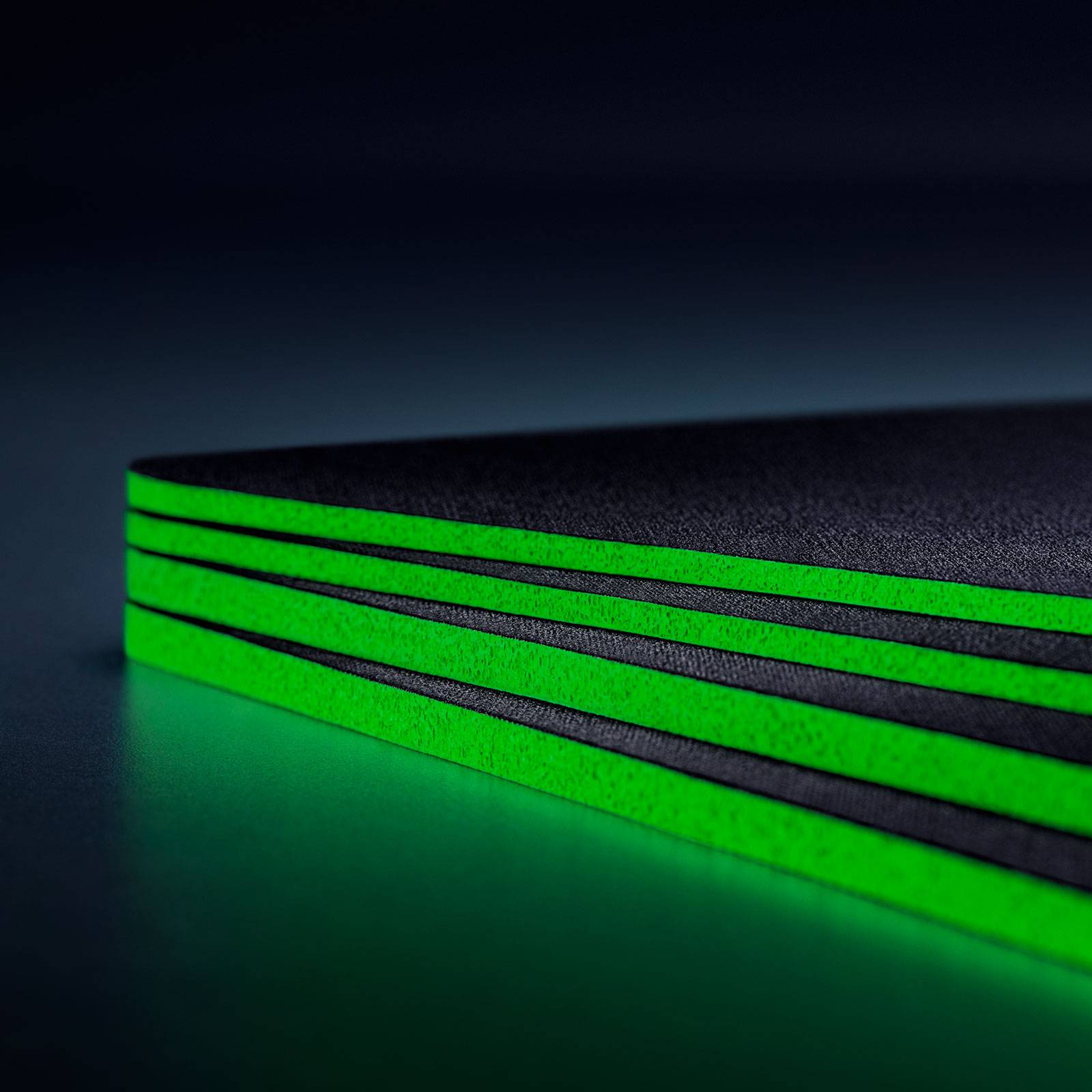 Razer Gigantus V2 - Soft Gaming Mouse Mat - Medium (RZ02-03330200-R3M1)-4