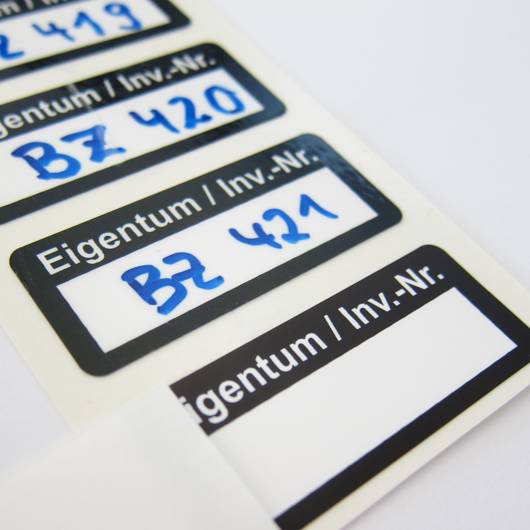 Inventar-Etikett mit anhängendem Laminat, rot "Eigentum / Inv.-Nr." - zum Selbstbeschriften-4