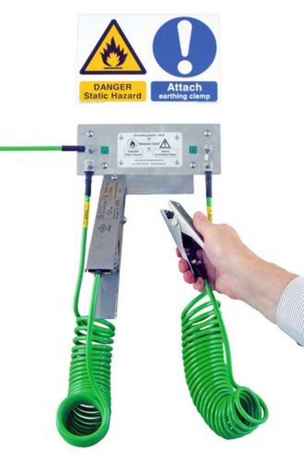 Wandstation für bis zu 2 Erdungskabel, mit Erdanschluss und Kabel-Verstaupunkt, Edelstahl