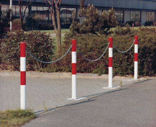 Sperrpfosten, mit einer Öse, feuerverzinkt und rot-weiß lackiert, zum Aufdübeln Ø 76 mm-2