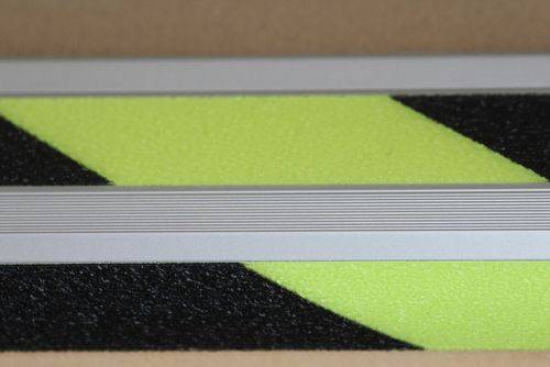 Antirutschtreppenkantenprofil, tagesfluoreszierend, R10, B 800 mm, klebbar-0