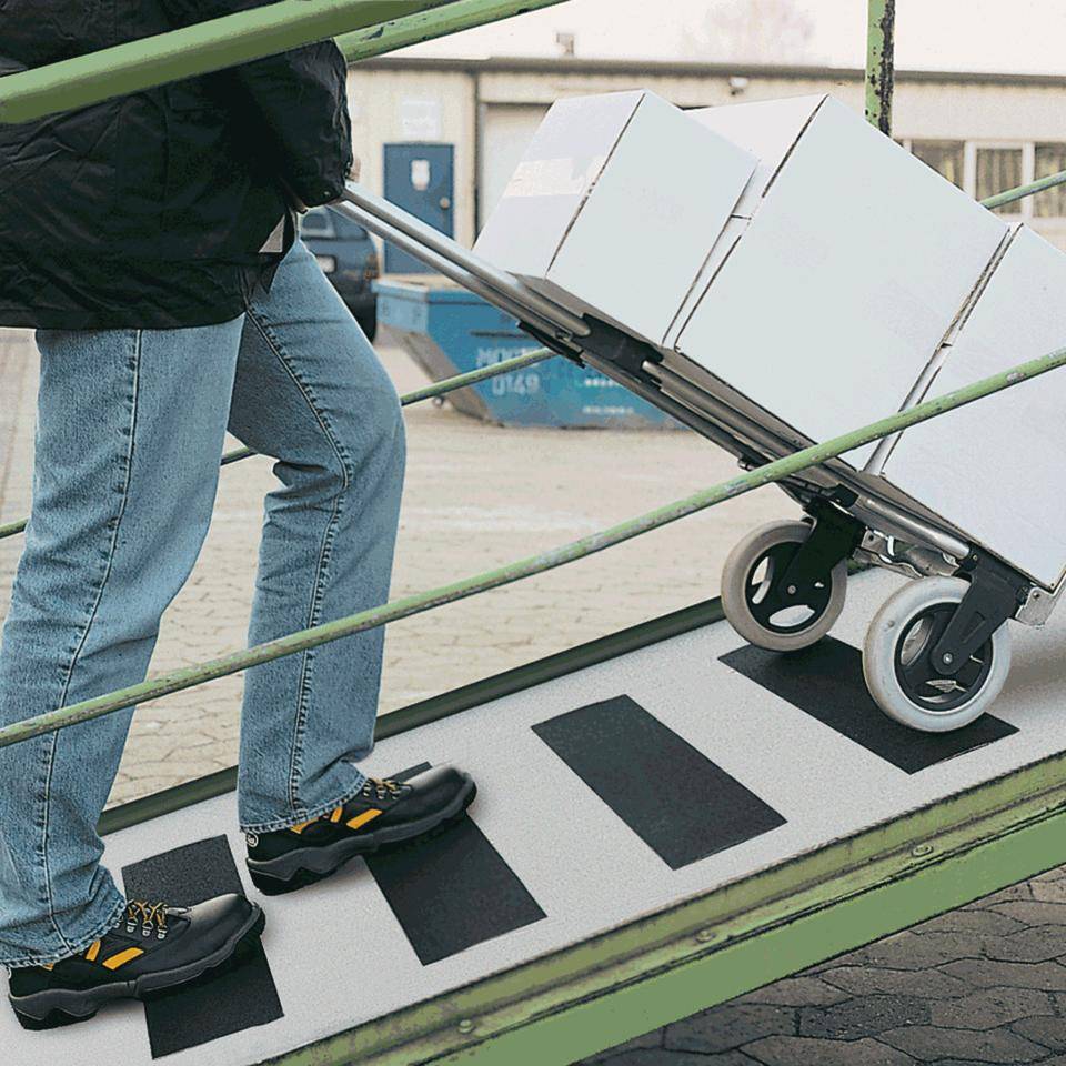 3M™ Safety-Walk™ Antirutschbelag Typ 4, extra stark, schwarz, 150x1000mm, 8/VE, Rutschhemmung R13, ASR A1.5-1