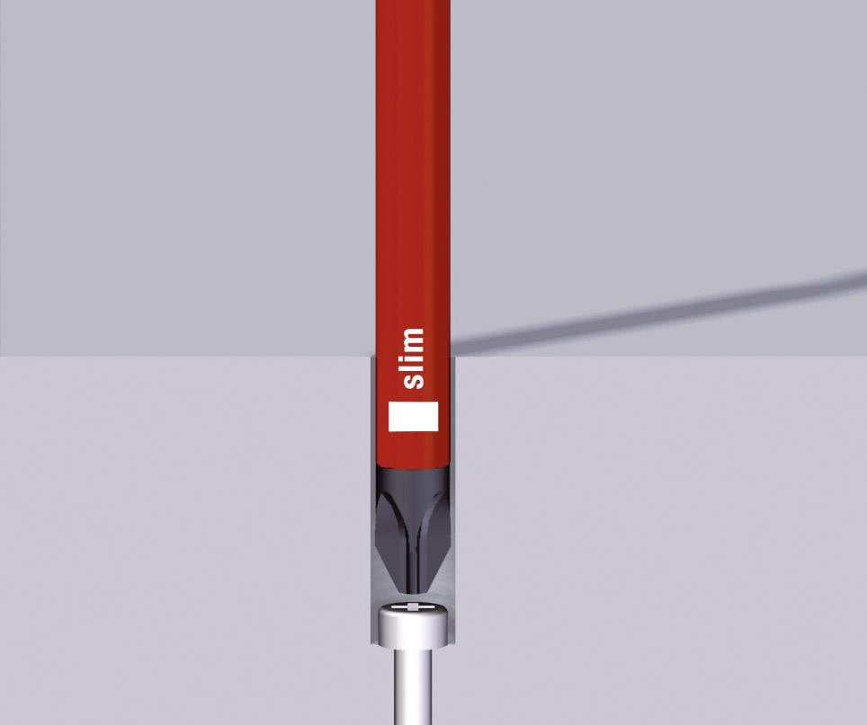 Ein roter Bleistift mit der Aufschrift 'slim', zeigt die Spitze auf eine weiße Oberfläche.