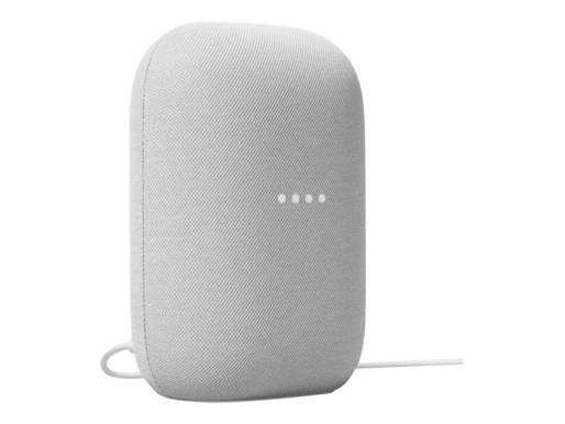Ein Google Nest Audio in weiß vor weißem Hintergrund. Die leuchtenden LEDs weisen darauf hin, dass das Gerät eingeschaltet ist.