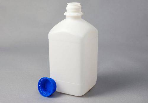 Enghalsflaschen aus HDPE, eckig, natur-transparent, 2500 ml, 9 Stück