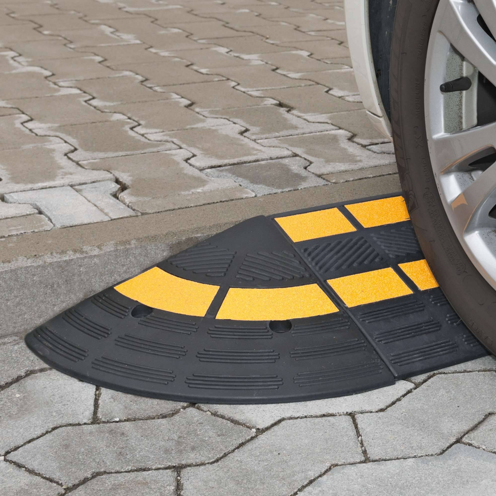 Bordsteinrampe 150 elastisch, schwarz-gelb, mit 2 Kabelkanälen, 600 x 360 x 150-2